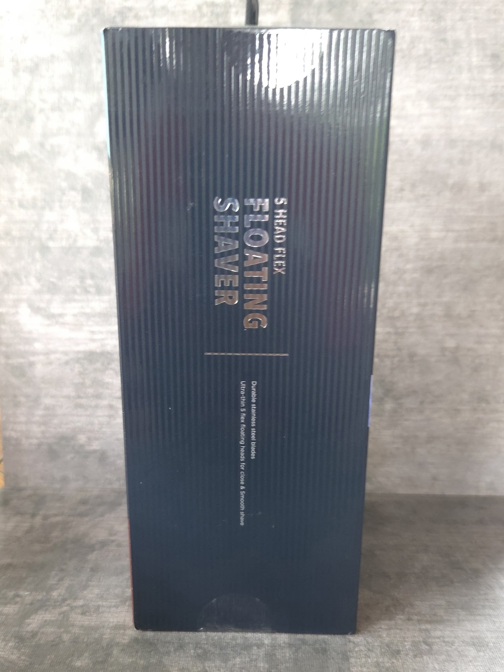Bally Men’s Electric Shaver Packaging in Blue, Black and Red - Picture 3 of 3